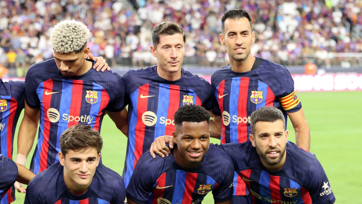 PAP / Marcin Cholewiński / Na zdjęciu: piłkarze Barcelony, m.in. Robert Lewandowski