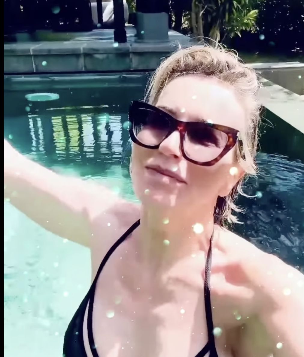 Paulina Smaszcz w basenie