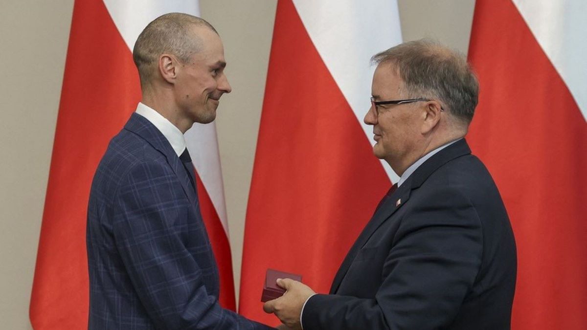 Twitter / x.com/prezydentpl / Na zdjęciu: Piotr Żyła (L), minister Andrzej Dera