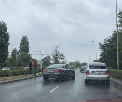 Wrocław. Ogromny korek na zachodzie miasta. Lepiej unikać ul. Lotniczej