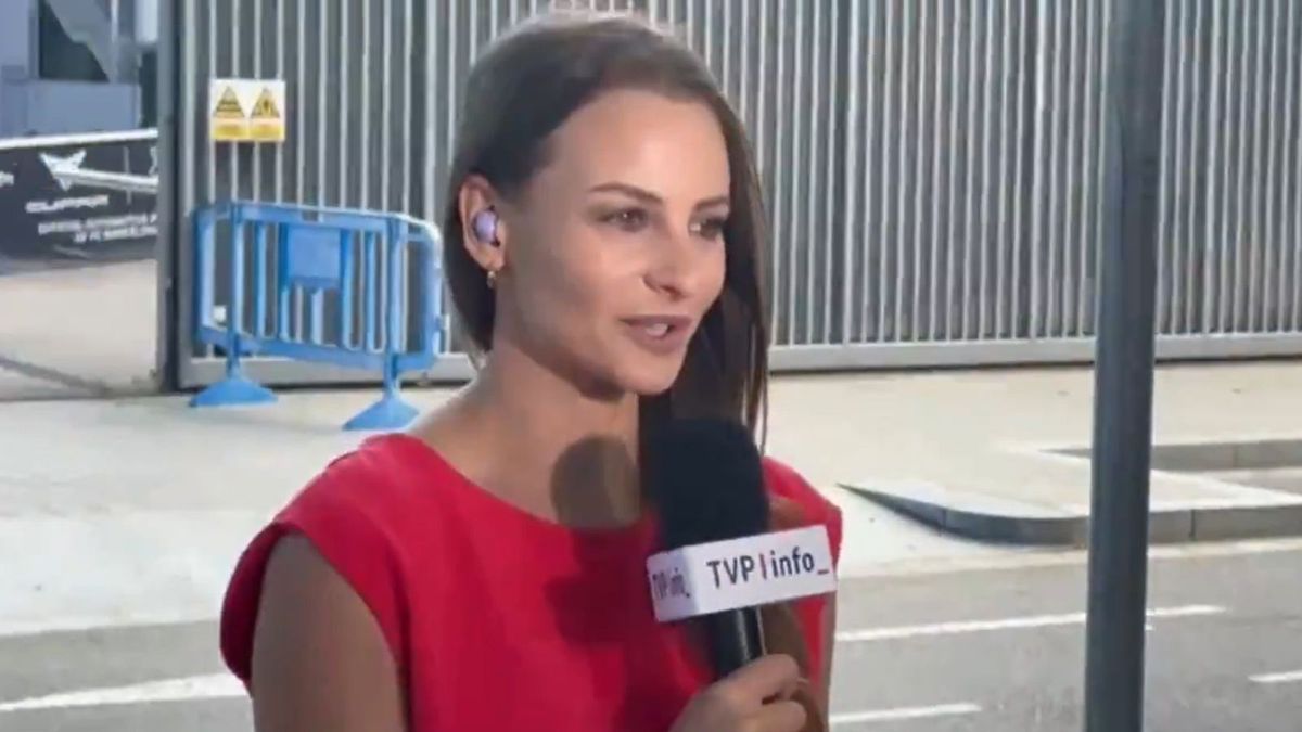 Zdjęcie okładkowe artykułu: Twitter / Sport / Agnieszka Bachanek z TVP info przed obiektem treningowym Barcelony