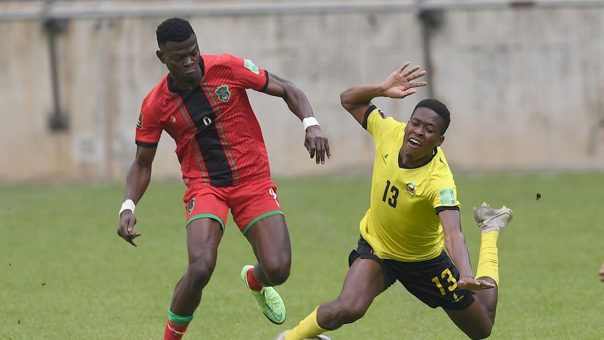 Getty Images / Lefty Shivambu/Gallo Images / Na zdjęciu: Richard Mbulu z Malawi (po lewej)