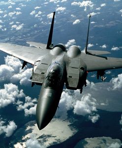 Myśliwiec F/A-18E zsunął się z lotniskowca do Morza Czerwonego