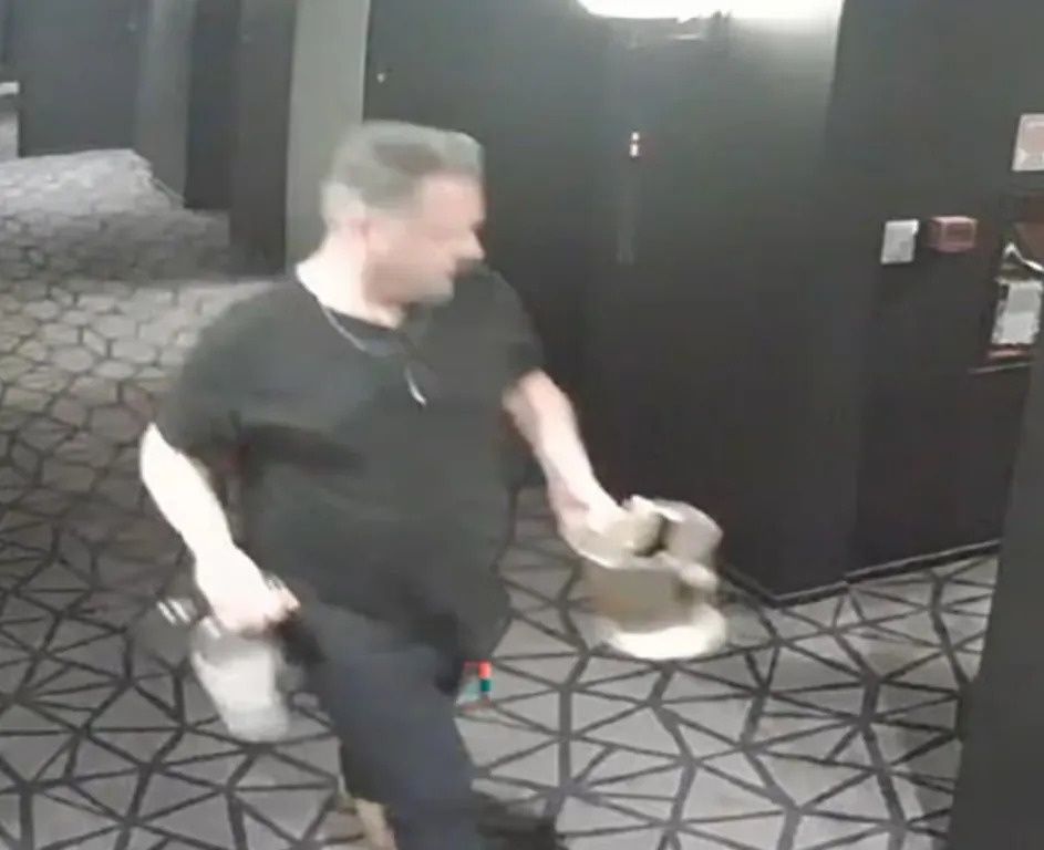 Pracownicy hotelu dostarczali alkohol do pokoju Liama Payne'a.