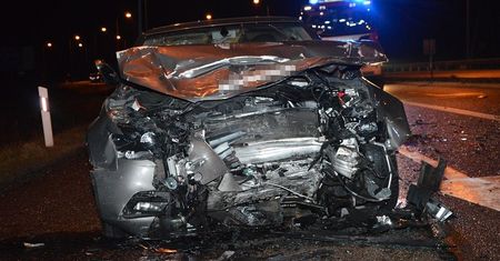 Dwie osoby ranne po zderzeniu dwóch audi. Wszystko przez nieuwagę jednego z kierowców