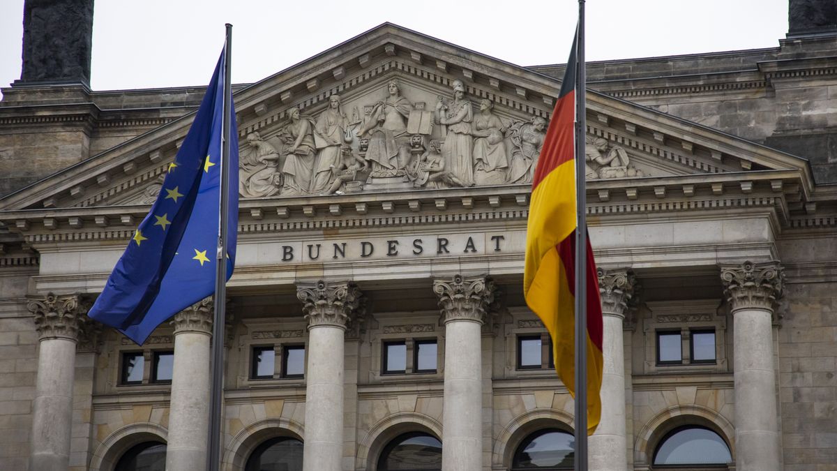 The Bundesrat (upper house of parliament representing the Federal States) is pictured during an extraordinary meeting to vote modifications to the Law for Protection from Infections (Infektionsschutzgesetz, IfSG) in Berlin, Germany on November 18, 2020. (Photo by Emmanuele Contini/NurPhoto via Getty Images)