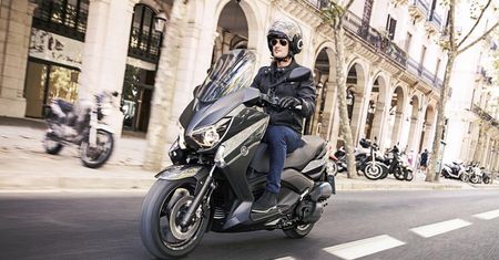 Motocykl w automacie niekoniecznie jest bezpieczniejszy. Polemika z Maciejem Banaszakiem