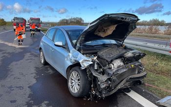 Gorzów: Wypadek na S3. Fiat uderzył w ciężarówkę i barierki