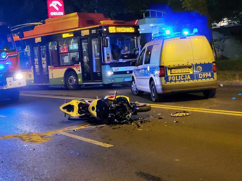 Zderzenie radiowozu z motocyklem.