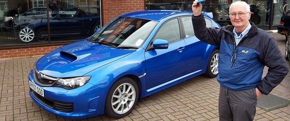 77-letni fan Subaru i jego 300-konna Impreza STI