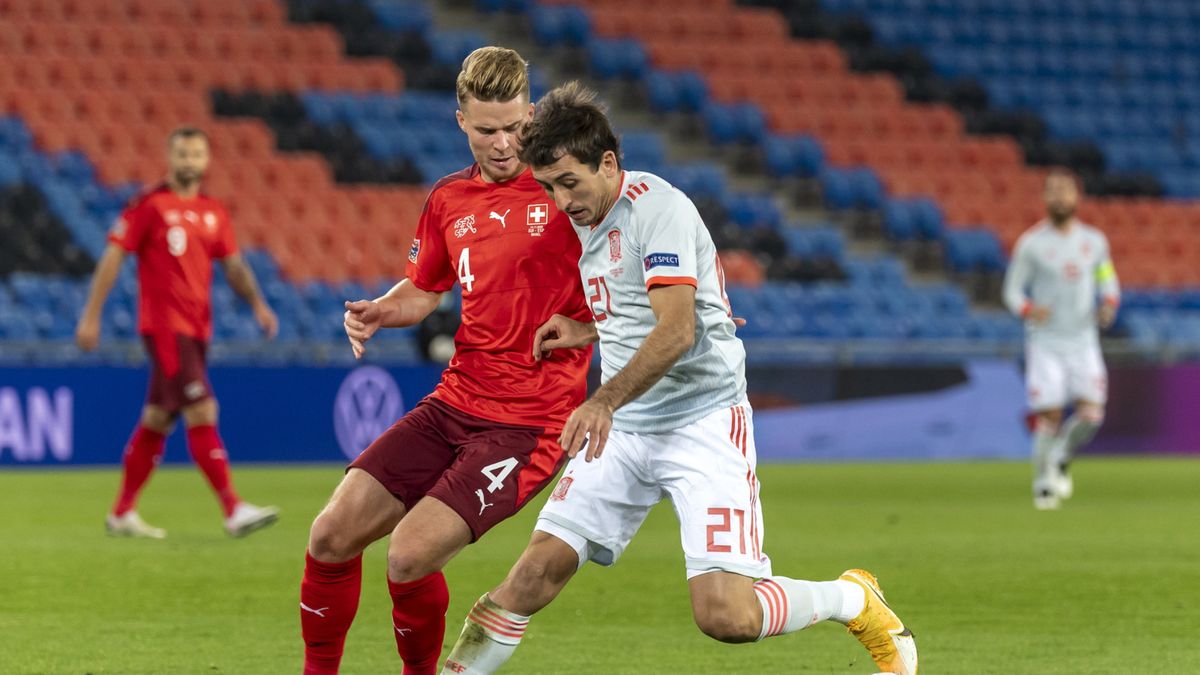  Nico Elvedi i Mikel Oyarzabal