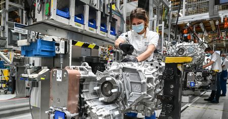 7600 osób z działu elektryfikacji na bruk. "Musimy to przetrwać"
