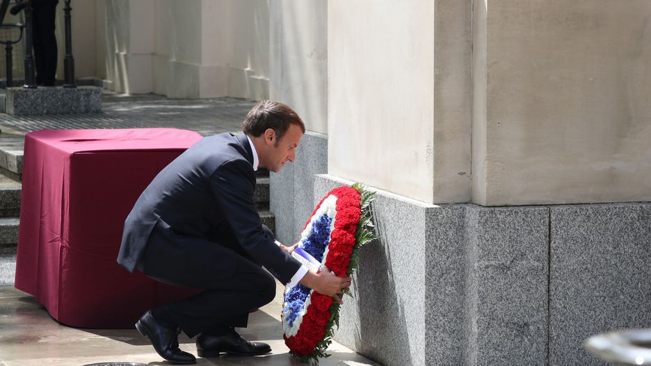June 18, 2020, London, London, United Kingdom: Image licensed to i-Images Picture Agency. 18/06/2020. London, United Kingdom. French president Emmanuel Macron lays a wreath at foot of the statue of Queen Elizabeth, The Queen Mother, to celebrate the 80th Anniversary of de GaulleĂ•s radio broadcast  to the French population to resist the German occupation of France during WWII