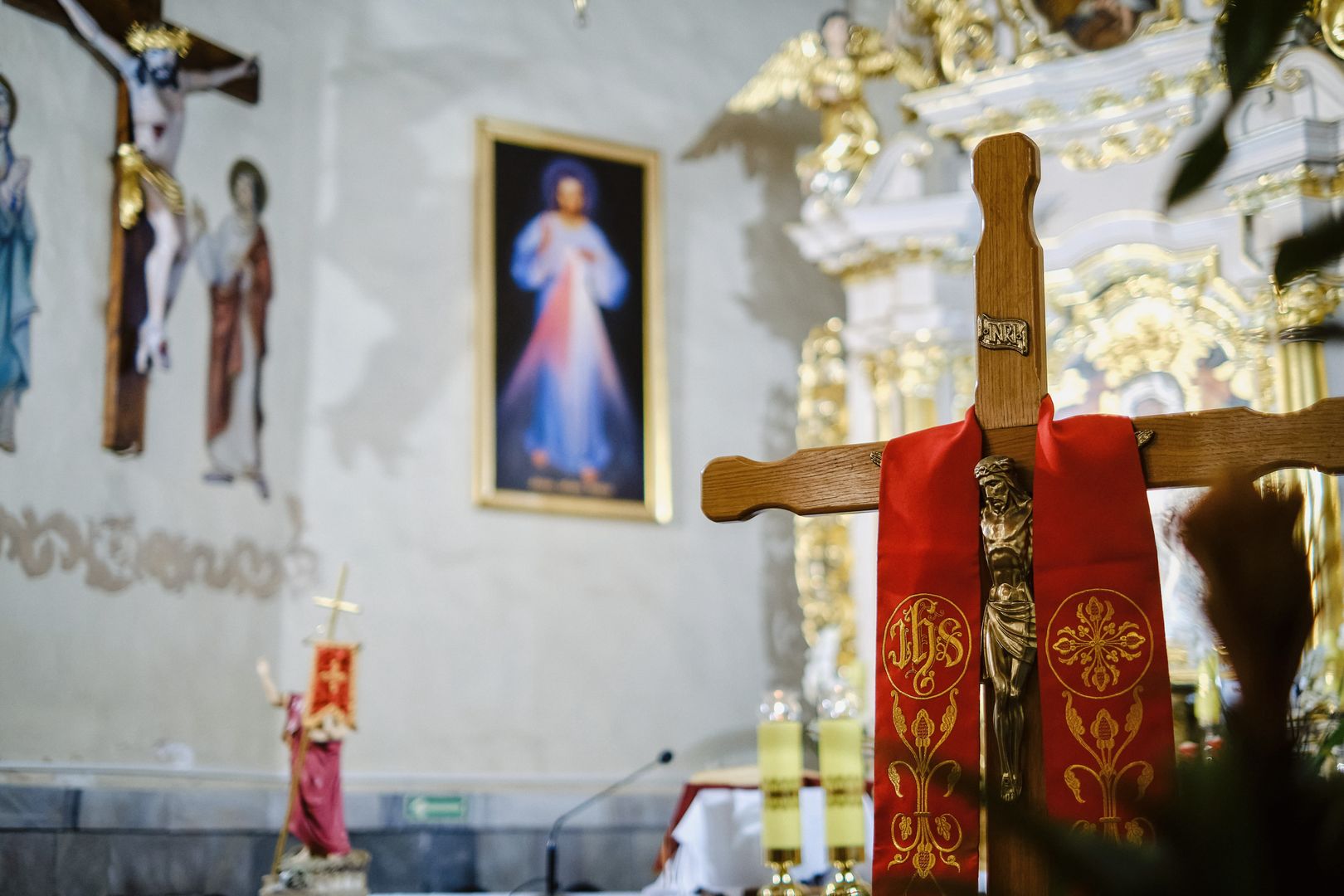 Po pijanemu wyciągali kasę z kościelnych skarbonek. Nagrała ich kamera