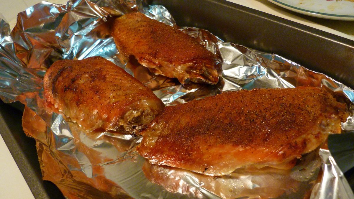 Pieczone skrzydło z indyka ze skórą