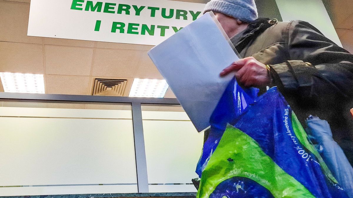 Reporter archiwum 2025 01
10.01.2025 Lodz. ZUS. Od 1 lipca 2025 r. bedzie mozna pobierac w?asna emeryture oraz rente rodzinna po zmarlym malzonku - tzw. rente wdowie. N/z emeryci czekaja do wnioskami o rente wdowia w urzedzie Zakladu Ubezpieczen Spolecznych. Fot. Piotr Kamionka/REPORTER
Piotr Kamionka/REPORTER