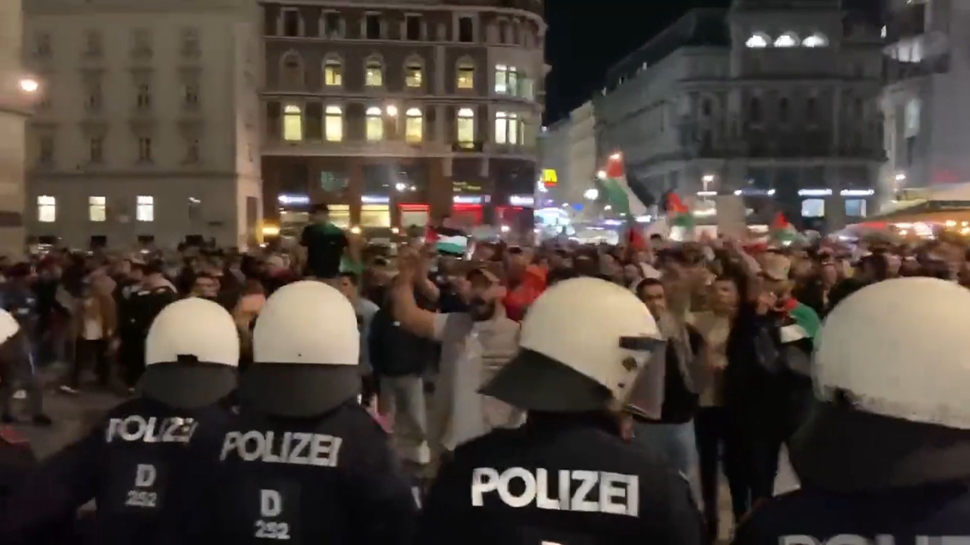Wyszli na ulice Wiednia mimo zakazu. Popierają Hamas