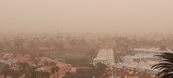 Chmura z pyłem ma aż 1300 km. Na miejscu wielu Polaków