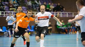 Futsal: sto bramek lidera