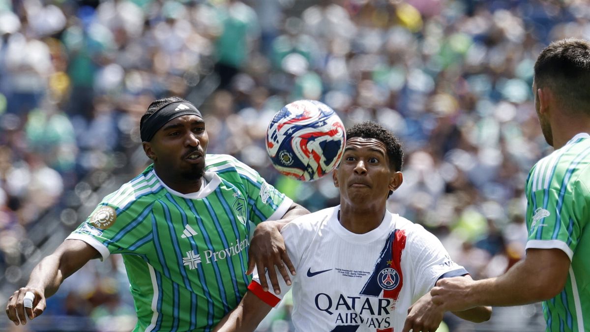 PAP/EPA / JOHN G. MABANGLO / Na zdjęciu: piłkarze Sounders i PSG