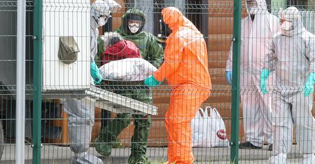 Koronawirus w Polsce. Mikrobiolog wskazał dwa najsłabsze elementy walki z epidemią