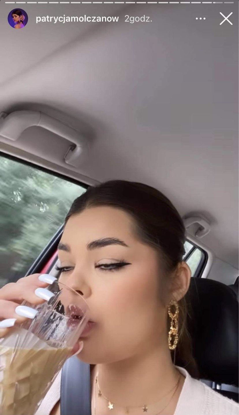 Patrycja Mołczanow z "Teamu X" pije kawę i nagrywa InstaStory PROWADZĄC AUTO...