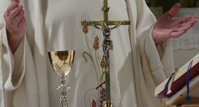 Coraz więcej Polaków źle ocenia Kościół