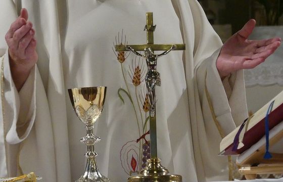 Coraz więcej Polaków źle ocenia Kościół