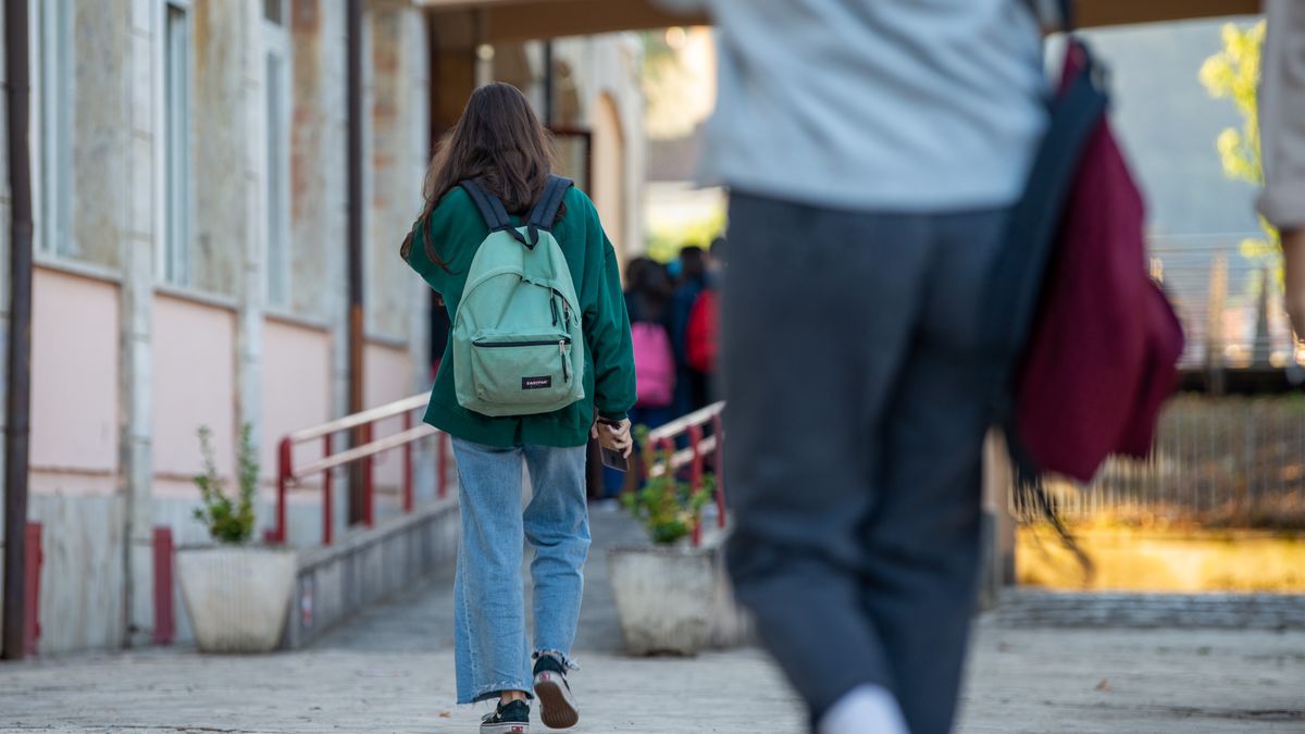 Students back to school in Rieti, Italy on 13 September 2021. The new school year has begun for students in Lazio. September 13th, the first bell for millions of students, restricted access, mask, sanitising gel and green pass for teachers and ATA staff.  (Photo by Riccardo Fabi/NurPhoto via Getty Images)