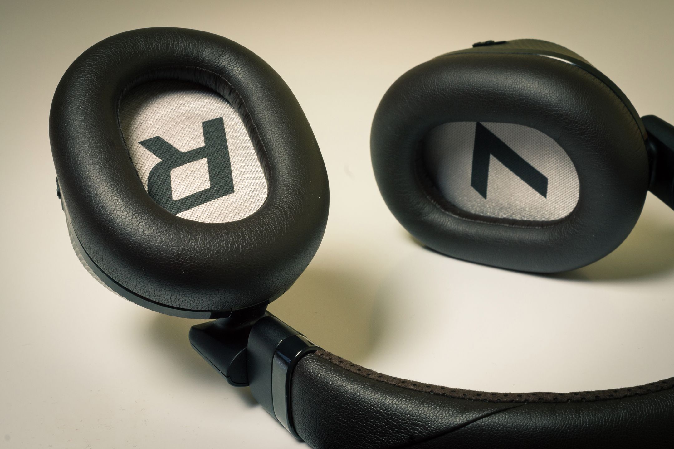 Plantronics BackBeat Pro 2 – test słuchawek idealnych dla smartfonów bez minijacka 4