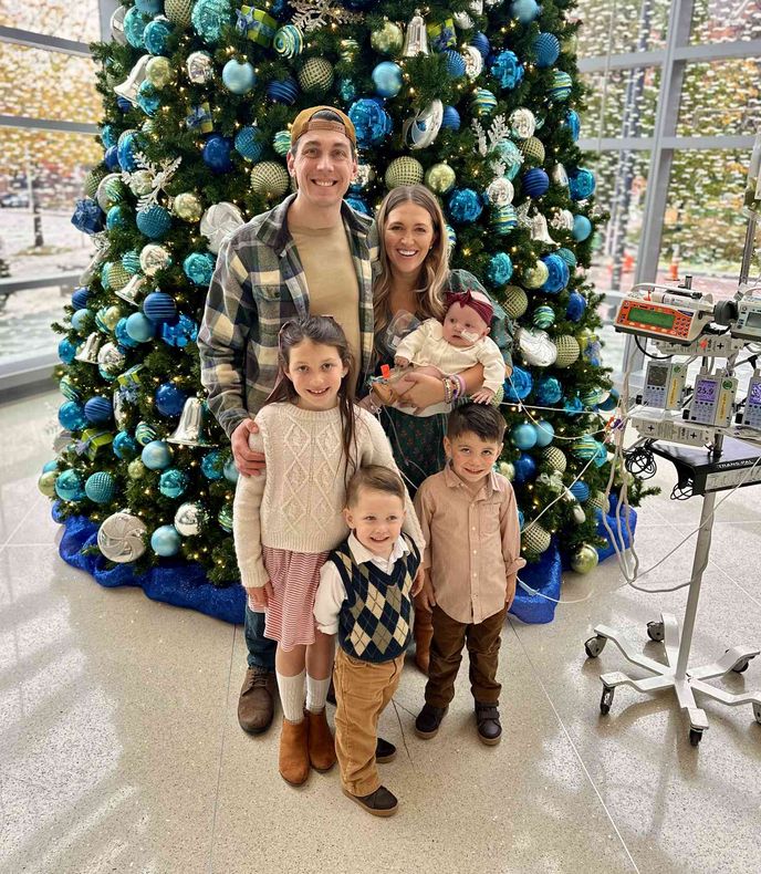 Cała rodzina wspiera Violette w walce z nowotworem