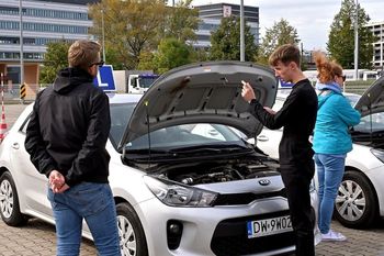 Prawo jazdy kategorii B dla 17-latków. Pod jakimi warunkami?