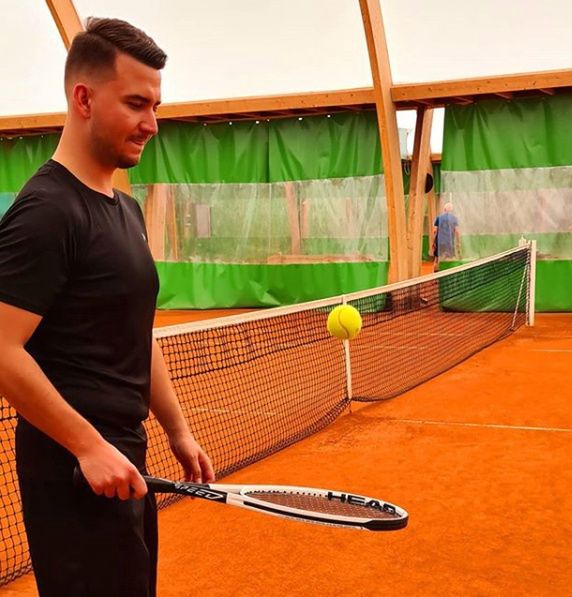 Bartłomiej Misiewicz dostał nagrodę za swoją metamorfozę