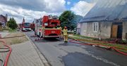 Groźny pożar w Jastrowiu. Ogień strawił poddasze, strażacy uratowali dwa psy