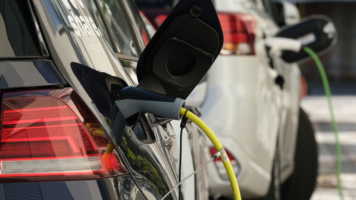 BERLIN, GERMANY - OCTOBER 12: An electric car and a plug-in hybrid car charge at a public charging station on October 12, 2019 in Berlin, Germany. Germany is hoping to encourage electric car sales as a means to brining down CO2 emissions and combat climate change.  (Photo by Sean Gallup/Getty Images)