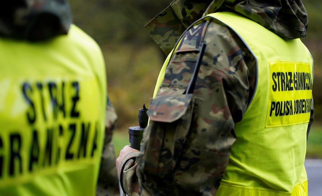 Kontrola Straży Granicznej na A2. Polak przewoził 10 nielegalnych migrantów 