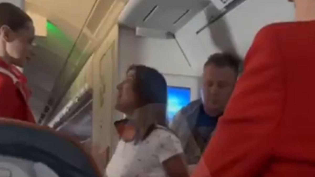 Kobieta awanturowała siępodczas lotu.