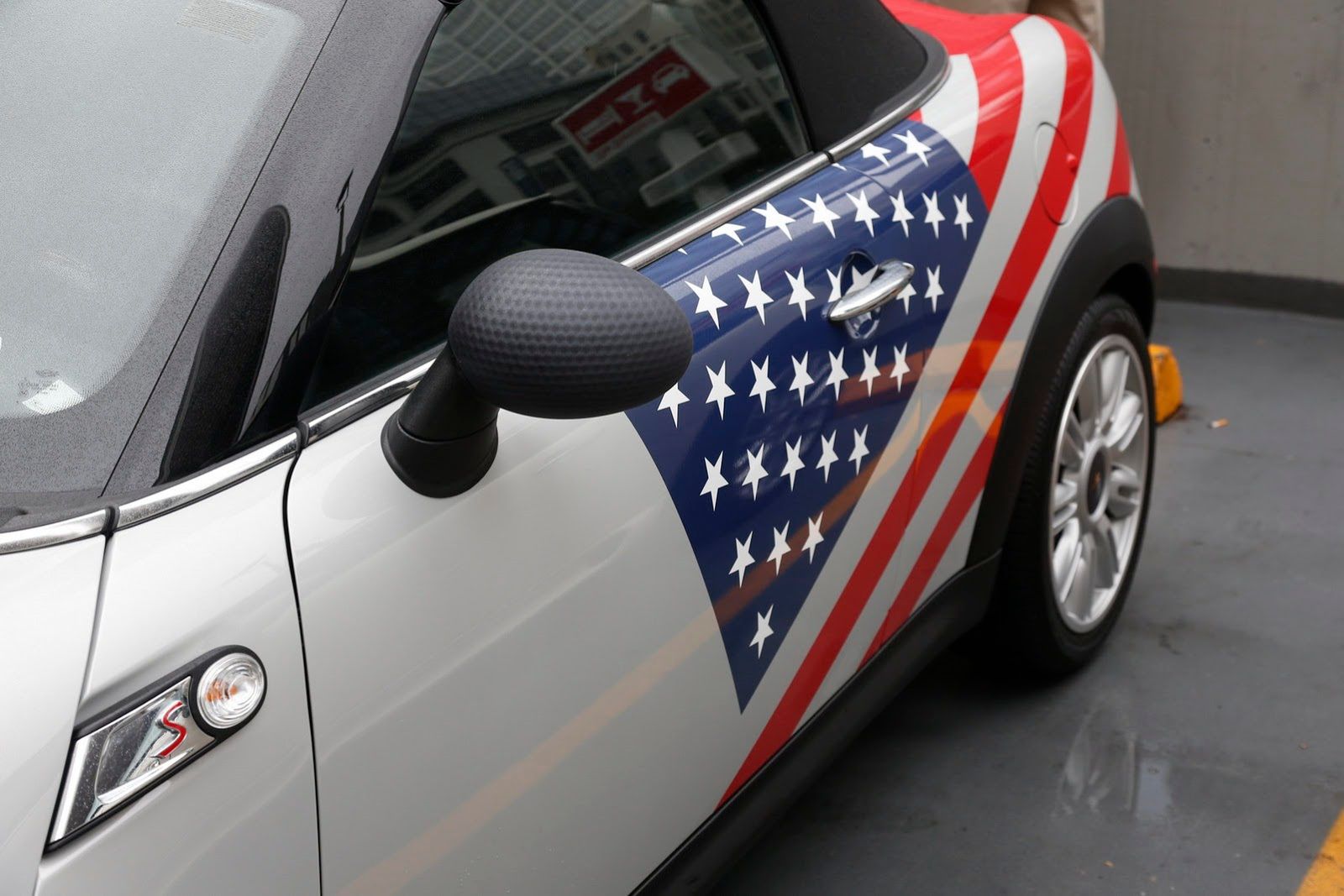 Galeria Mini jako celebracja sprzedaży półmilionowego egzemplarza w USA 170