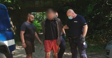 Sulęcin. Mężczyzna topił się w bagnie. Ocaliła go policja i zamknęła w celi