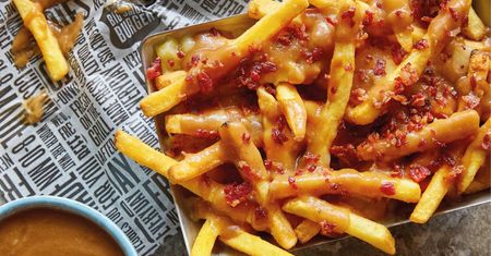 Poutine. Kanadyjski sposób na idealne frytki