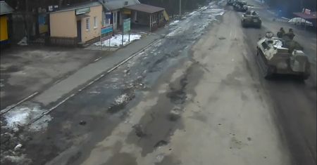 Rosyjskie czołgi już na Ukrainie. Nagranie z przejścia granicznego z Białorusią