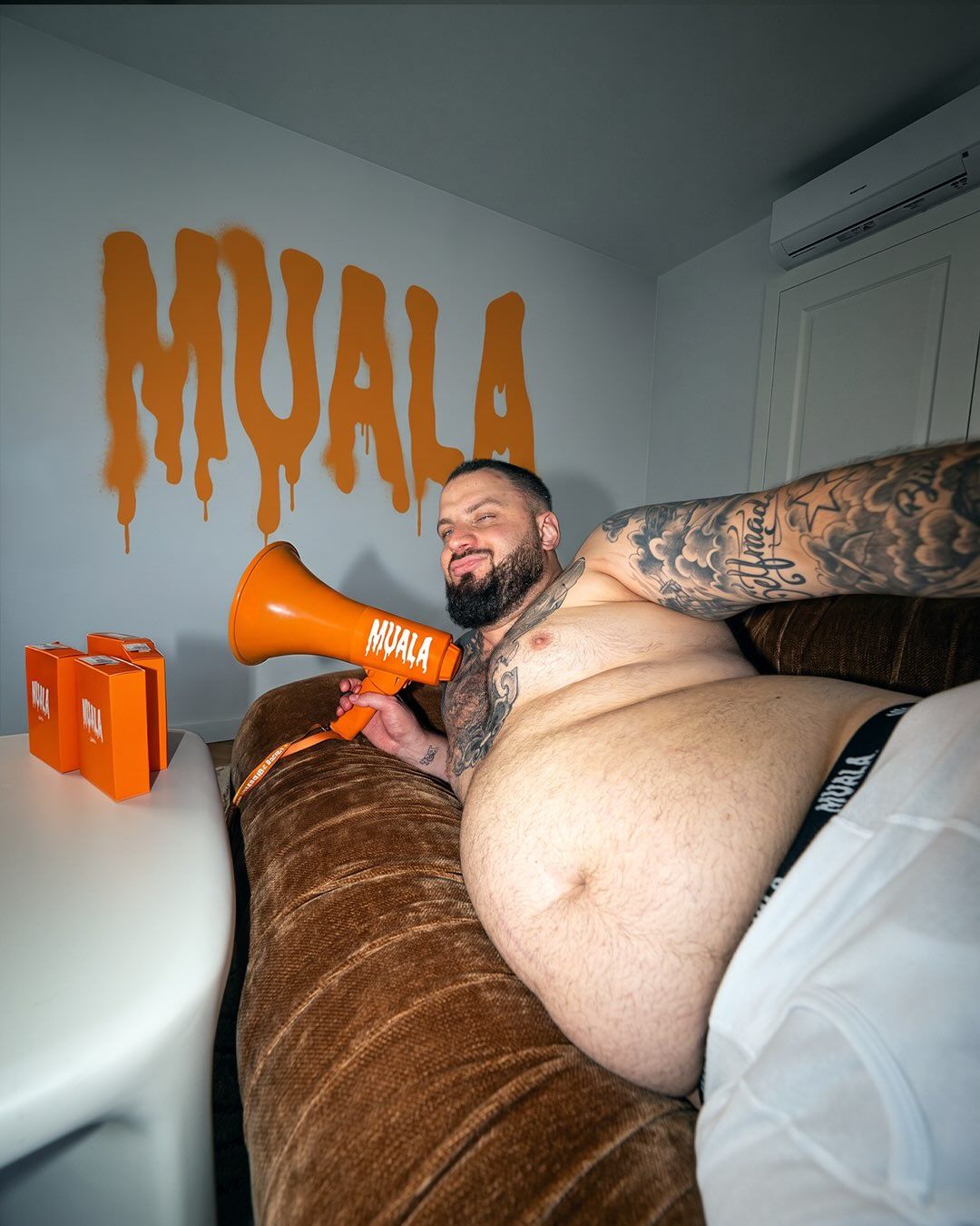 Wojek reklamuje bokserki od Książula