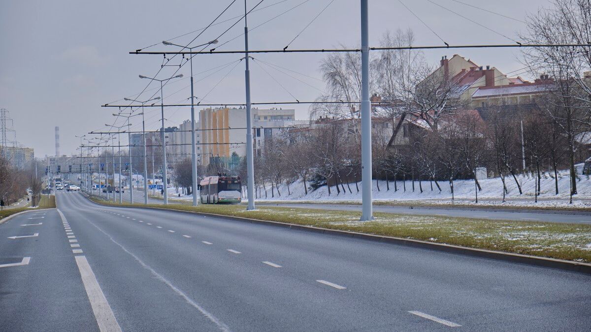 Trolejbus jadący po ul. Jana Pawła II