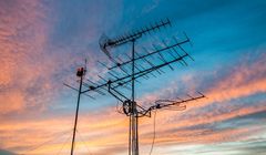 Emitel kontra spółka Cyfrowego Polsatu ws. nadajników. Oszczędności dla nadawców?