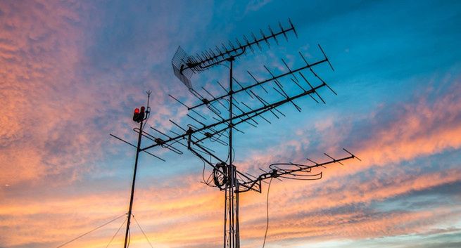 Emitel kontra spółka Cyfrowego Polsatu ws. nadajników. Oszczędności dla nadawców?