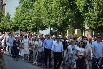 Procesja Bożego Ciała 2025 w Rybniku. Ulicami Śródmieścia przeszli wierni czterech parafii