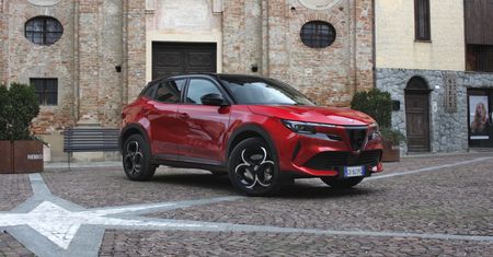 Pierwsza jazda: Alfa Romeo Junior Ibrida Q4 – walka o małą niszę