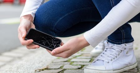 Gorilla Glass 6 to najmocniejsze szkło do telefonów. Przetrwa 15 upadków z 1 metra
