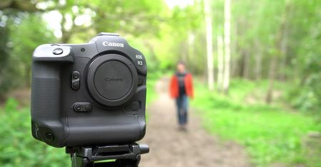 Canon EOS R3 istnieje! Zobacz, jak wygląda na żywo