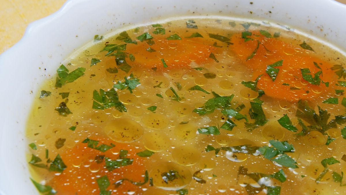 Oto jak zrobić domową maggi, która wzbogaci smak rosół